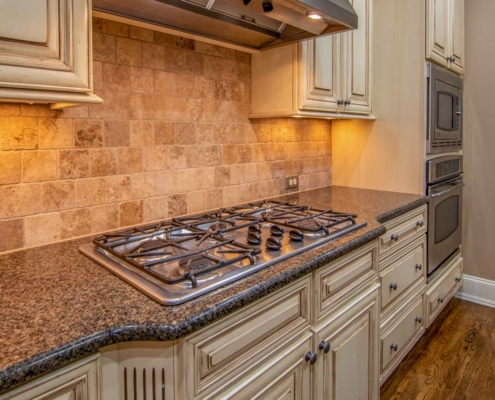 gas-stove-on-kitchen-counter-3773569-495x400